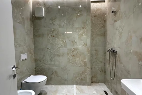 Ambient biznesi me qera 1+1 ne Tirane - 800 Euro