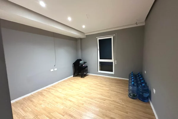 Ambient biznesi me qera 1+1 ne Tirane - 800 Euro