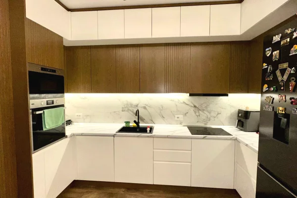 Shtepi ne shitje Apartament ne Tirane, 3+1, Mobilimi E mobiluar, Pagesa 255,000  Euro.