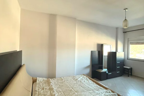 Shtepi ne shitje Apartament ne Tirane, 2+1, Mobilimi E mobiluar, Pagesa 125,000  Euro.