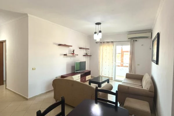 Shtepi ne shitje Apartament ne Tirane, 2+1, Mobilimi E mobiluar, Pagesa 125,000  Euro.