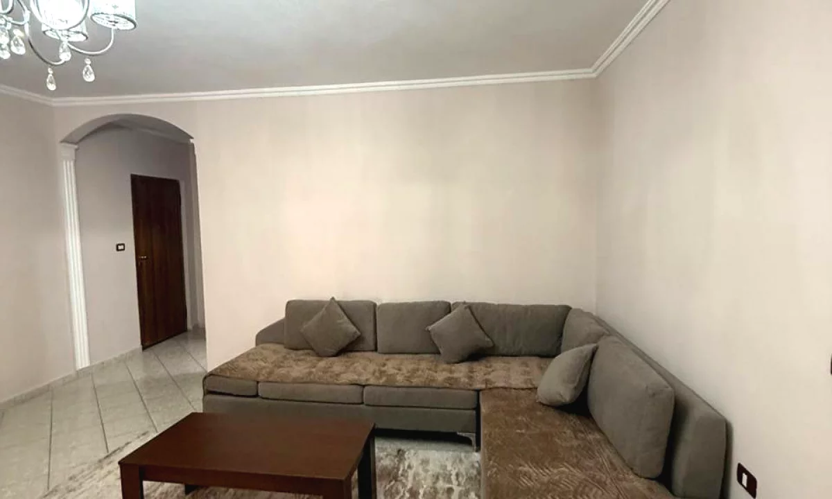 Shtepi me qera Apartament ne Tirane, 2+1, Mobilimi E mobiluar, Pagesa 650  Euro.