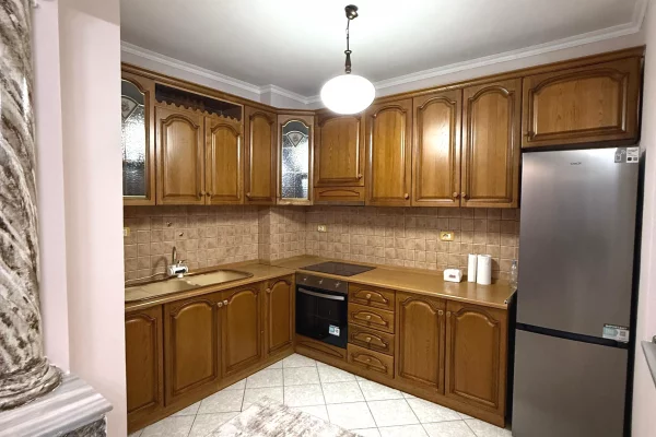 Shtepi me qera 2+1 ne Tirane - 650 Euro