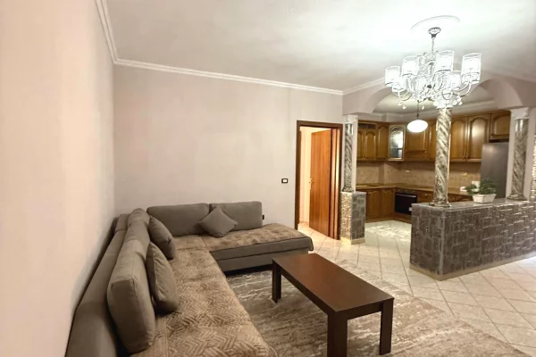 Shtepi me qera 2+1 ne Tirane - 650 Euro