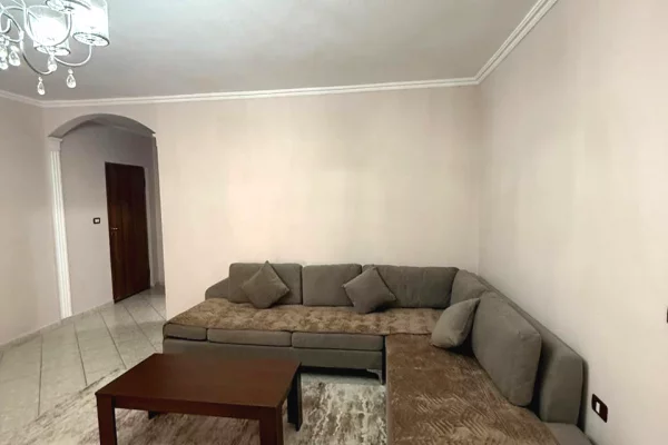 Shtepi me qera 2+1 ne Tirane - 650 Euro