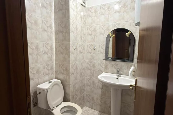 Shtepi me qera Apartament ne Tirane, 2+1, Mobilimi E mobiluar, Pagesa 650  Euro.