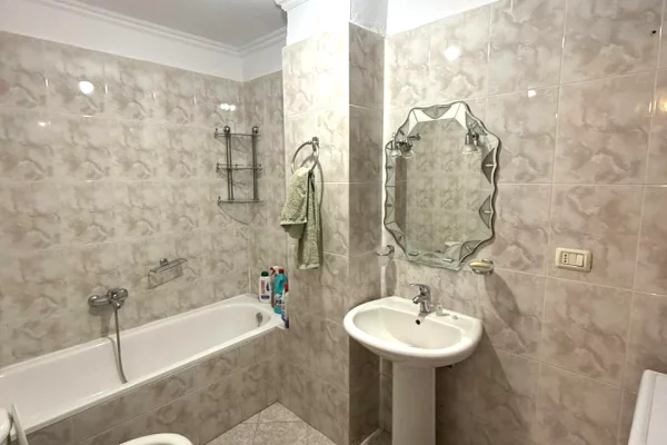 Shtepi me qera Apartament ne Tirane, 2+1, Mobilimi E mobiluar, Pagesa 650  Euro.