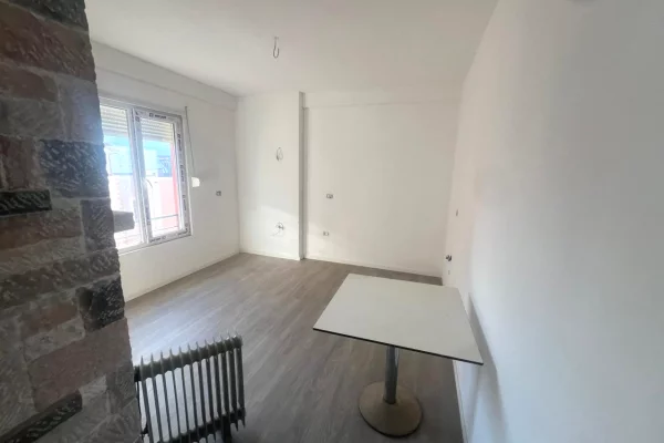 Qera, Ambient Biznesi + Post Parkim, Selite, Tirane - 800Euro | 150 m2