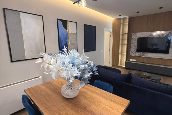 Shtepi me qera Apartament ne Tirane, 2+1, Mobilimi E mobiluar, Pagesa 1,400  Euro.