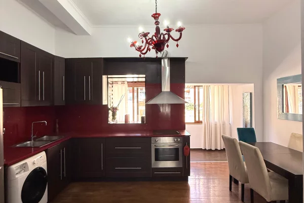 Shtepi me qera 2+1 ne Tirane - 1,200 Euro