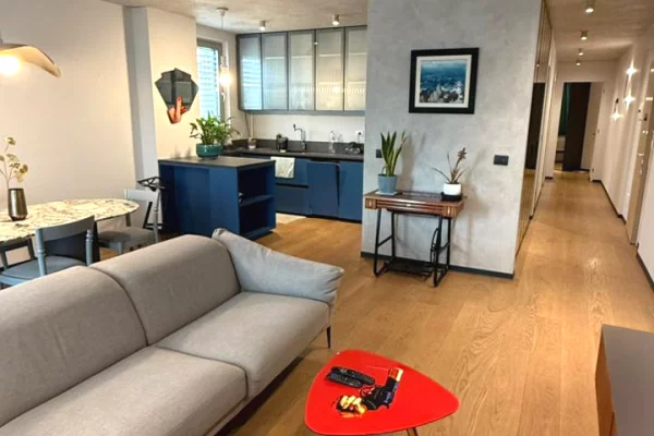 Shtepi me qera Apartament ne Tirane, 3+1, Mobilimi E mobiluar, Pagesa 1,300  Euro.