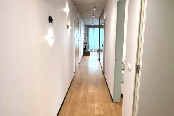 Shtepi me qera Apartament ne Tirane, 3+1, Mobilimi E mobiluar, Pagesa 1,300  Euro.