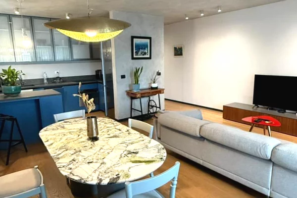 Shtepi me qera Apartament ne Tirane, 3+1, Mobilimi E mobiluar, Pagesa 1,300  Euro.