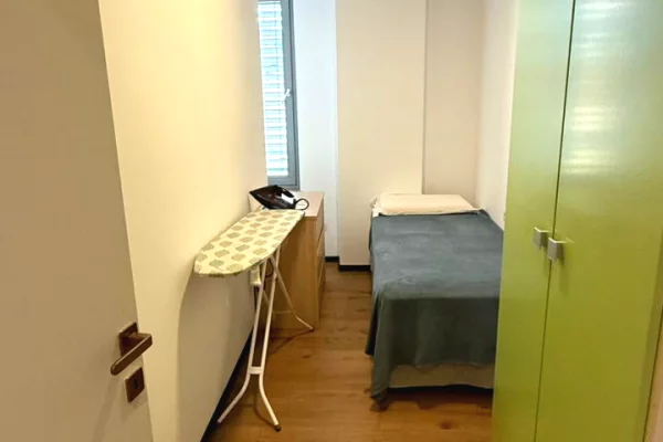 Shtepi me qera Apartament ne Tirane, 3+1, Mobilimi E mobiluar, Pagesa 1,300  Euro.