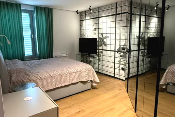 Shtepi me qera Apartament ne Tirane, 3+1, Mobilimi E mobiluar, Pagesa 1,300  Euro.