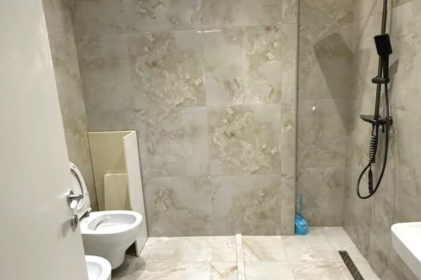 Shtepi me qera Apartament ne Tirane, 2+1, Mobilimi E mobiluar, Pagesa 1,200  Euro.