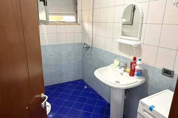 Shtepi me qera Apartament ne Tirane, 2+1, Mobilimi E mobiluar, Pagesa 450  Euro.