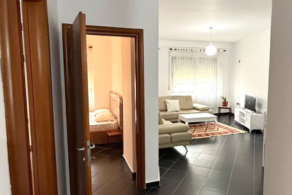 Shtepi me qera Apartament ne Tirane, 2+1, Mobilimi E mobiluar, Pagesa 450  Euro.