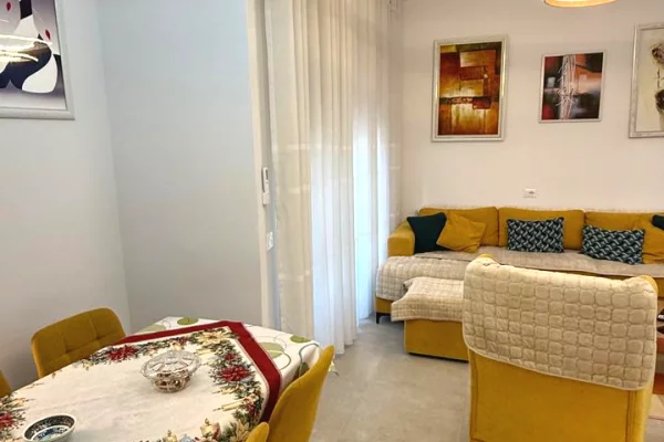 Shtepi me qera Apartament ne Tirane, 2+1, Mobilimi E mobiluar, Pagesa 1,200  Euro.