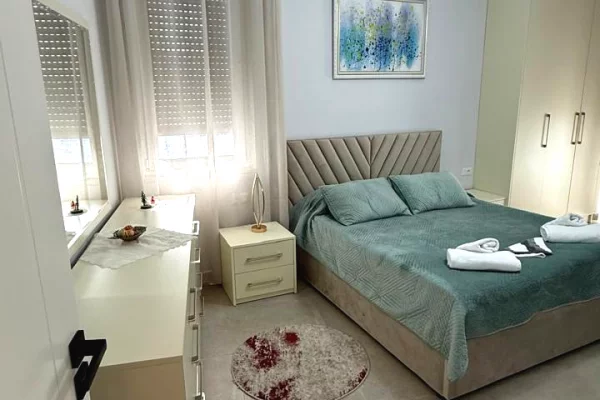 Shtepi me qera Apartament ne Tirane, 2+1, Mobilimi E mobiluar, Pagesa 1,200  Euro.