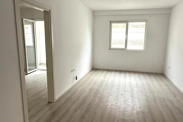 Shtepi ne shitje Apartament ne Tirane, 1+1, Mobilimi Bosh, pa mobiluar, Pagesa 120,000  Euro.