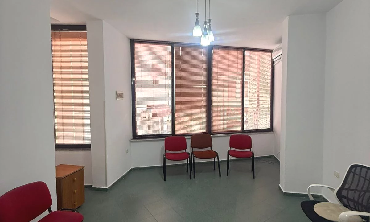 Qera, Zyre, Perballe Toptanit, Tirane - 400Euro | 28 m2