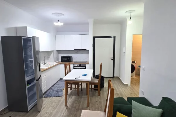 Qera, Apartament 1+1+ Post Parking, Golden Park , Tiranë - 600€ | 72 m²