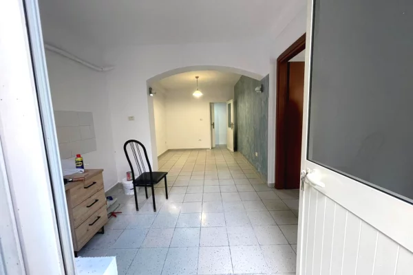Business Property for Rent 3+1 in Tirana - 400 Euro