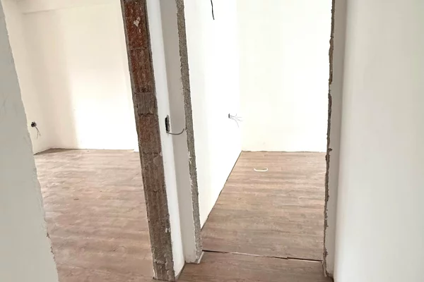 Shtepi ne shitje Apartament ne Tirane, 2+1, Mobilimi Bosh, pa mobiluar, Pagesa 192,000  Euro.