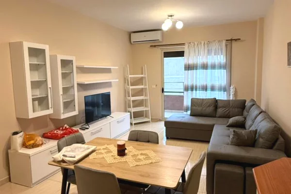 Qera, Apartament 1+1, Rruga e Elbasanit, Tiranë - 700€ | 80 m²