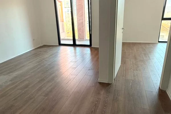 Shtepi me qera Apartament ne Tirane, 1+1, Mobilimi Bosh, pa mobiluar, Pagesa 1,000  Euro.