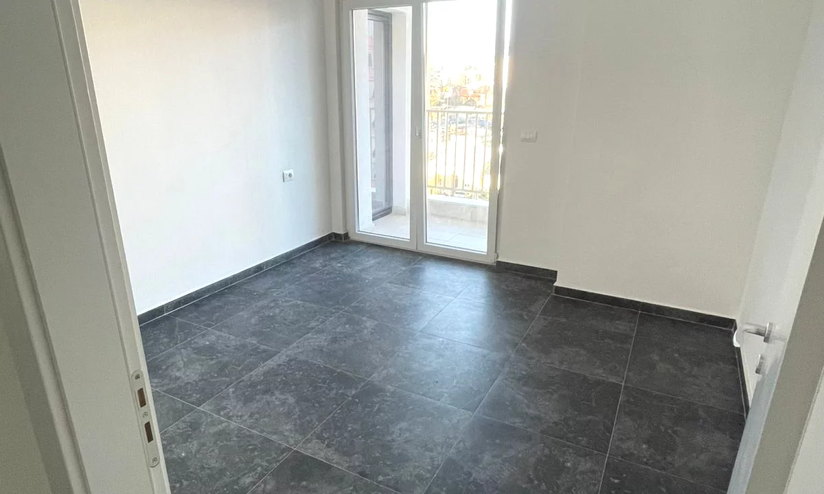 Shtepi me qera Apartament ne Tirane, 2+1, Mobilimi Bosh, pa mobiluar, Pagesa 850  Euro.