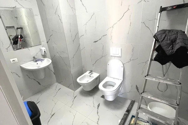 Shtepi me qera Apartament ne Tirane, 2+1, Mobilimi Bosh, pa mobiluar, Pagesa 850  Euro.