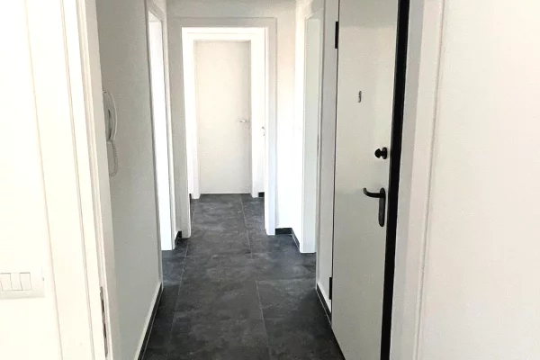 Shtepi me qera Apartament ne Tirane, 2+1, Mobilimi Bosh, pa mobiluar, Pagesa 850  Euro.