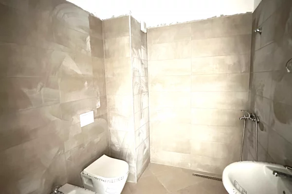 Appartamento in vendita a Tirana 1+1, Vuoto