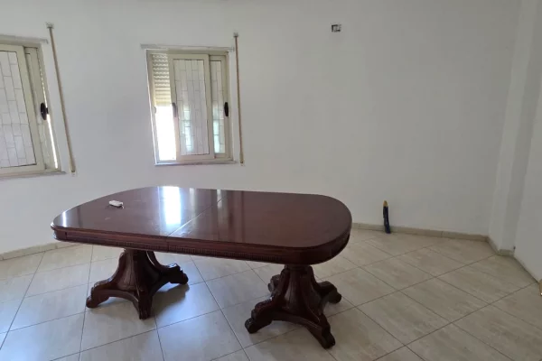 Appartamento in affitto a Tirana 2+1, Vuoto