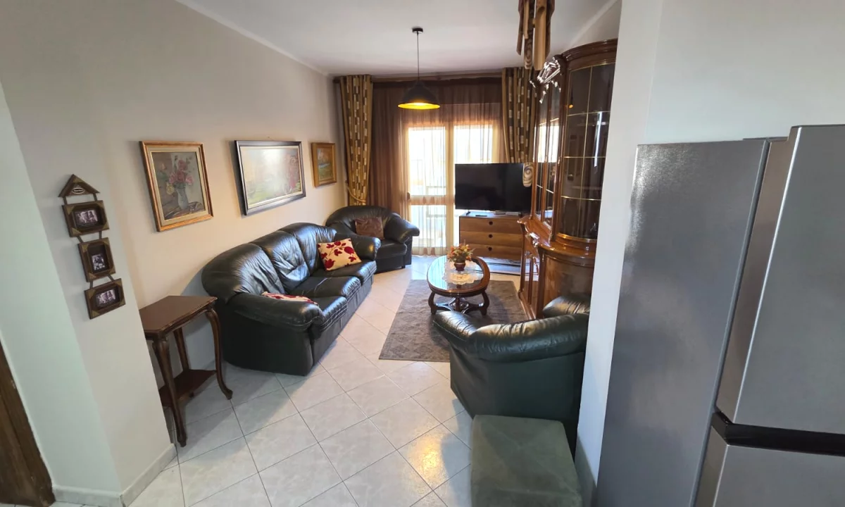 Appartamento in affitto a Tirana 2+1, Arredato