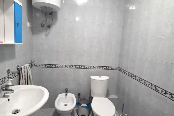 Shtepi me qera Apartament ne Tirane, 2+1, Mobilimi E mobiluar, Pagesa 550  Euro.