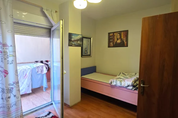 Shtepi me qera Apartament ne Tirane, 2+1, Mobilimi E mobiluar, Pagesa 550  Euro.