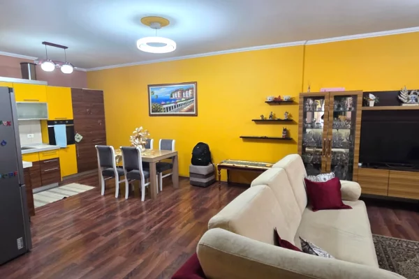 Shtepi me qera Apartament ne Tirane, 2+1, Mobilimi E mobiluar, Pagesa 550  Euro.