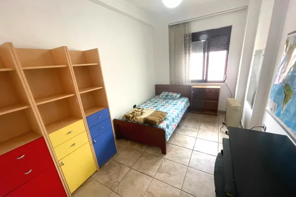 Shtepi me qera Apartament ne Tirane, 3+1, Mobilimi E mobiluar, Pagesa 700  Euro.