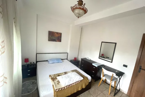 Shtepi me qera Apartament ne Tirane, 3+1, Mobilimi E mobiluar, Pagesa 700  Euro.