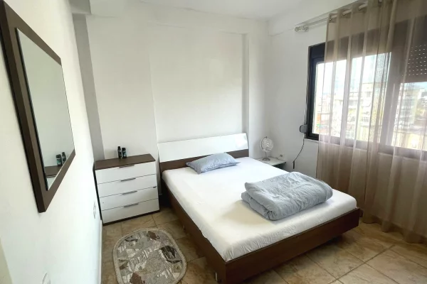 Shtepi me qera Apartament ne Tirane, 3+1, Mobilimi E mobiluar, Pagesa 700  Euro.