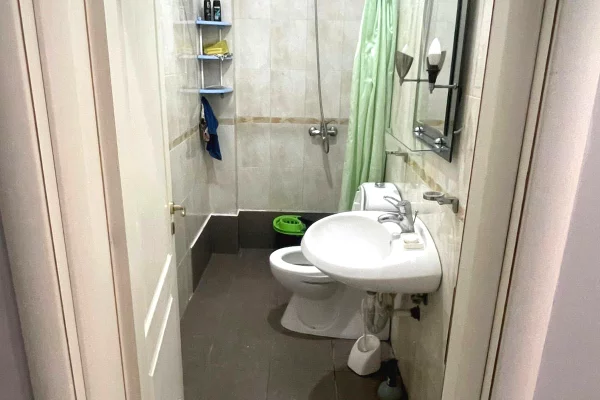 Shtepi me qera Apartament ne Tirane, 3+1, Mobilimi E mobiluar, Pagesa 700  Euro.