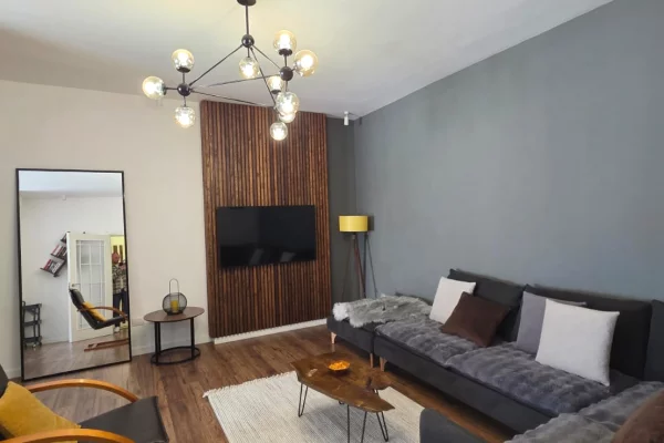 Shtepi me qera 2+1 ne Tirane - 800 Euro