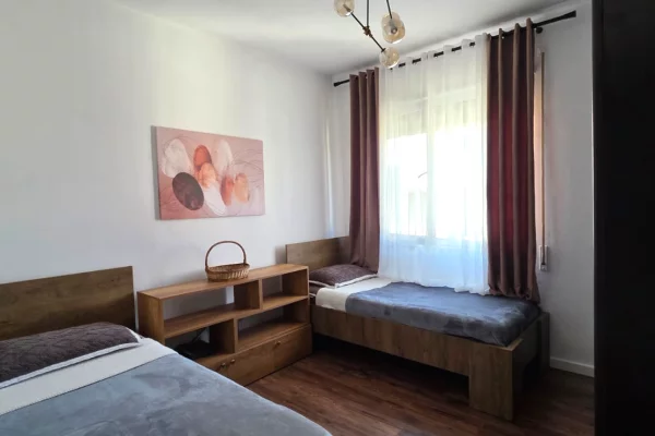 Shtepi me qera Apartament ne Tirane, 2+1, Mobilimi E mobiluar, Pagesa 800  Euro.