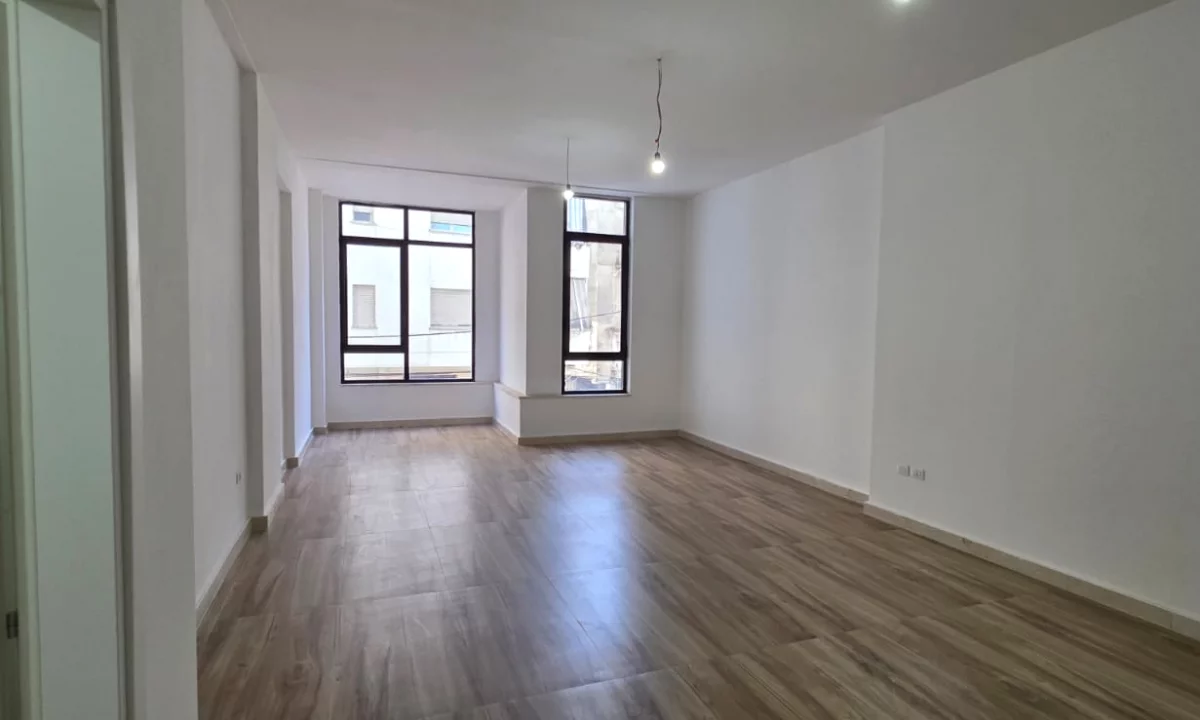 Qera, 2 Ambiente Biznesi, Qender , Tirane - 3200Euro | 149 m2