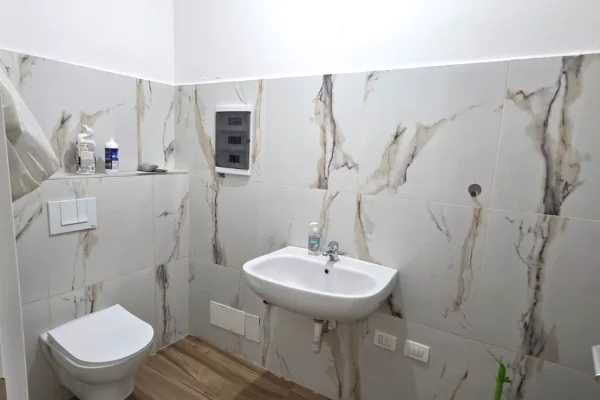 Qera, 2 Ambiente Biznesi, Qender , Tirane - 3200Euro | 149 m2