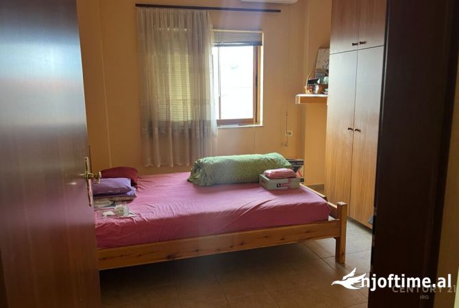 Shtepi ne shitje Apartament ne Tirane, 2+1, Mobilimi E mobiluar, Pagesa 140,000  Euro.