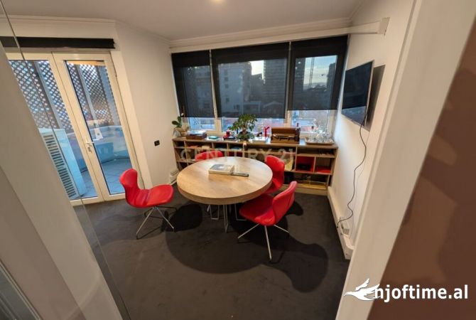 Ambient biznesi me qera 3+1 ne Tirane - 2,500 Euro